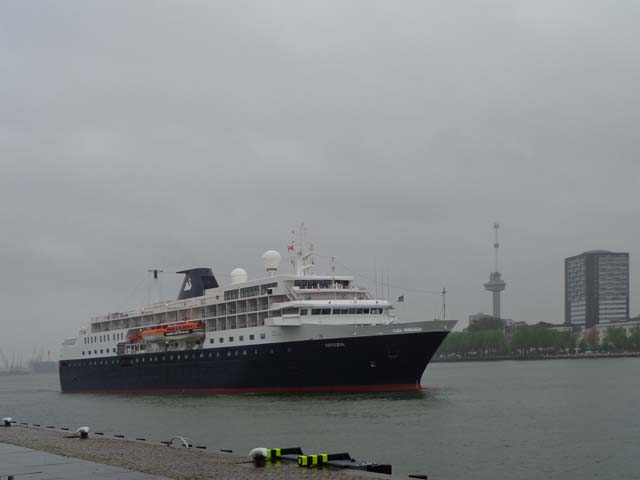 Cruiseschip ms Minerva van Swan Hellenic aan de Cruise Terminal Rotterdam